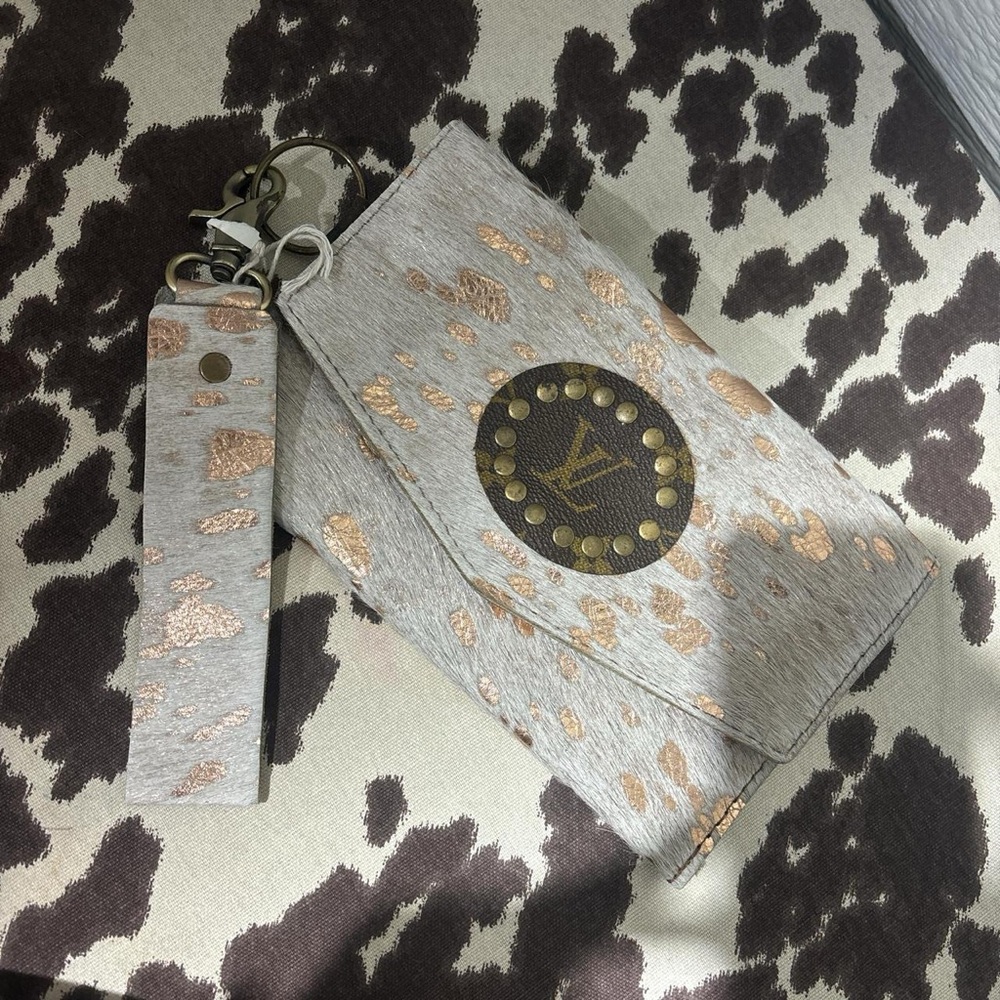 Stylish Animal Print Wallet with Keychain